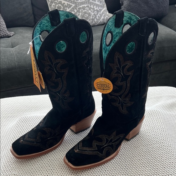 Corral Women's Black and Brown Heeled Boots - Picture 3 of 10